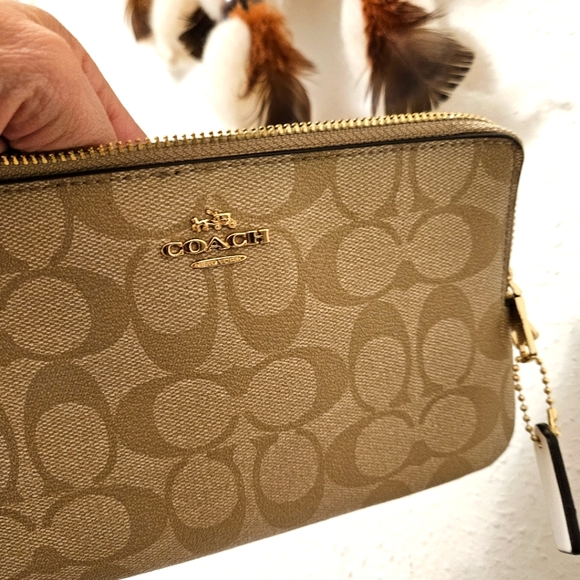 Coach Double Zip, Large Wristlet - Picture 6 of 8